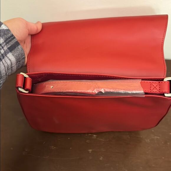 Vera Bradley | Red Disney Shoulder Bag NWT - Picture 4 of 8